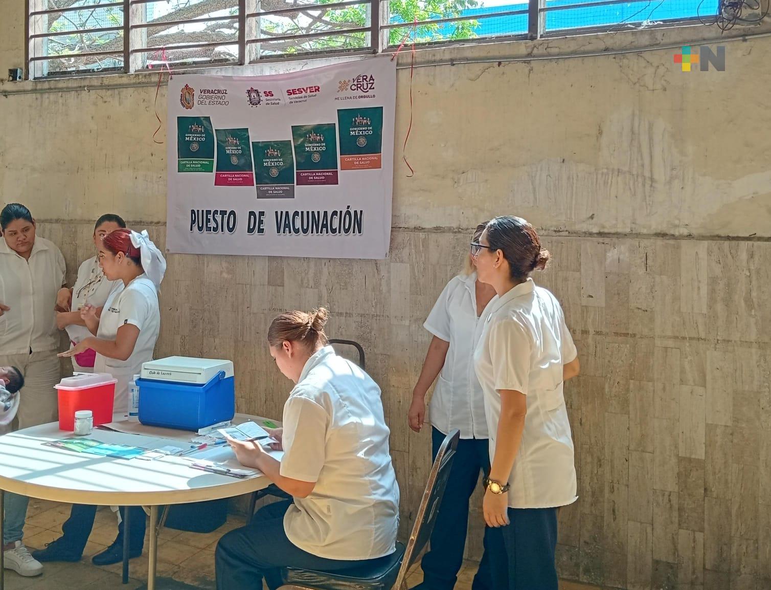 Sigue módulo de vacunación en el Club de Leones del puerto de Veracruz