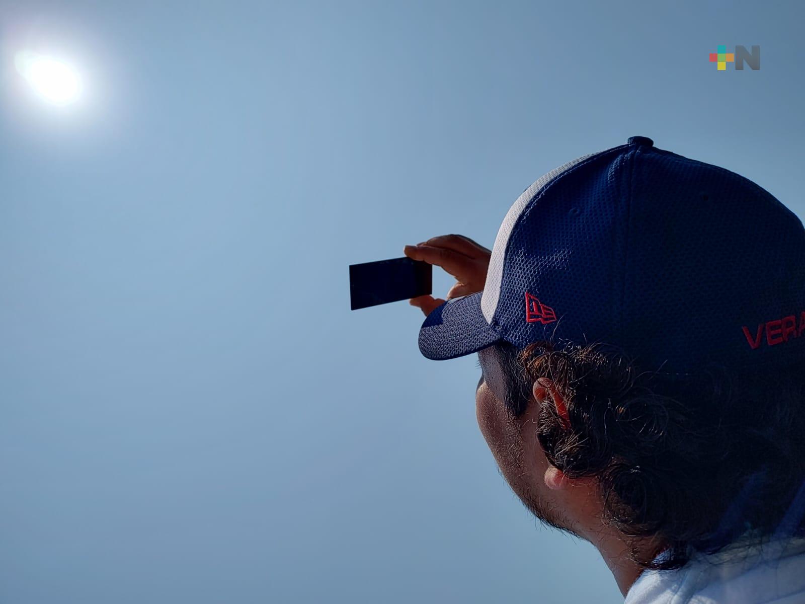 En playa Villa del Mar observaron el eclipse solar