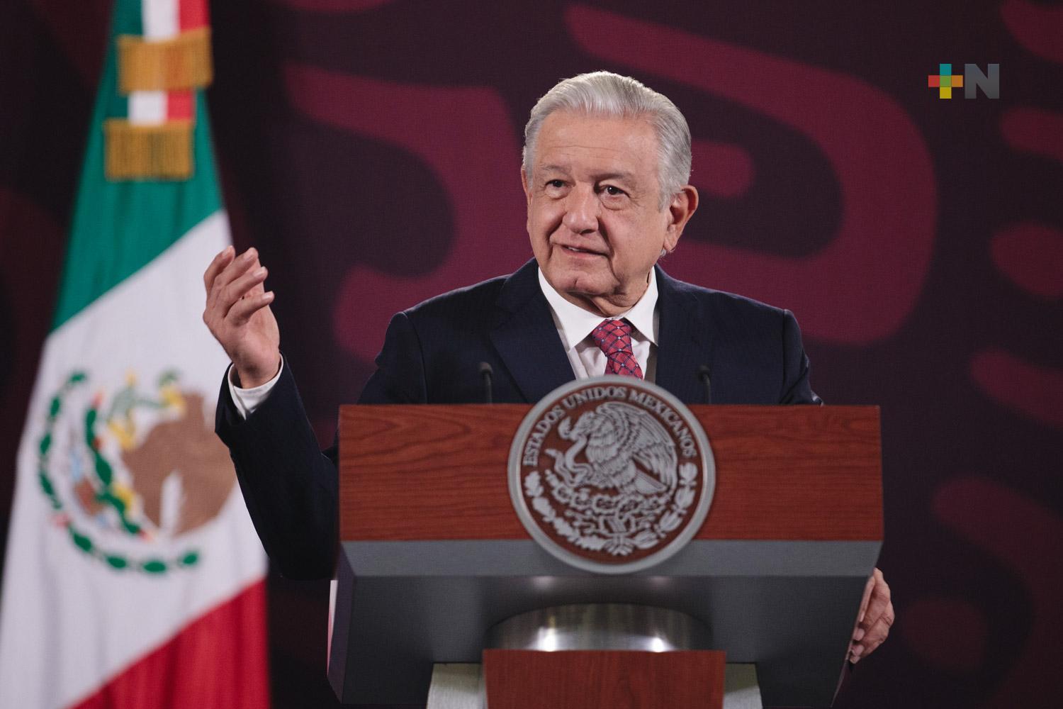 Sin mencionar su nombre, AMLO defiende de «guerra sucia» a candidata de Veracruz