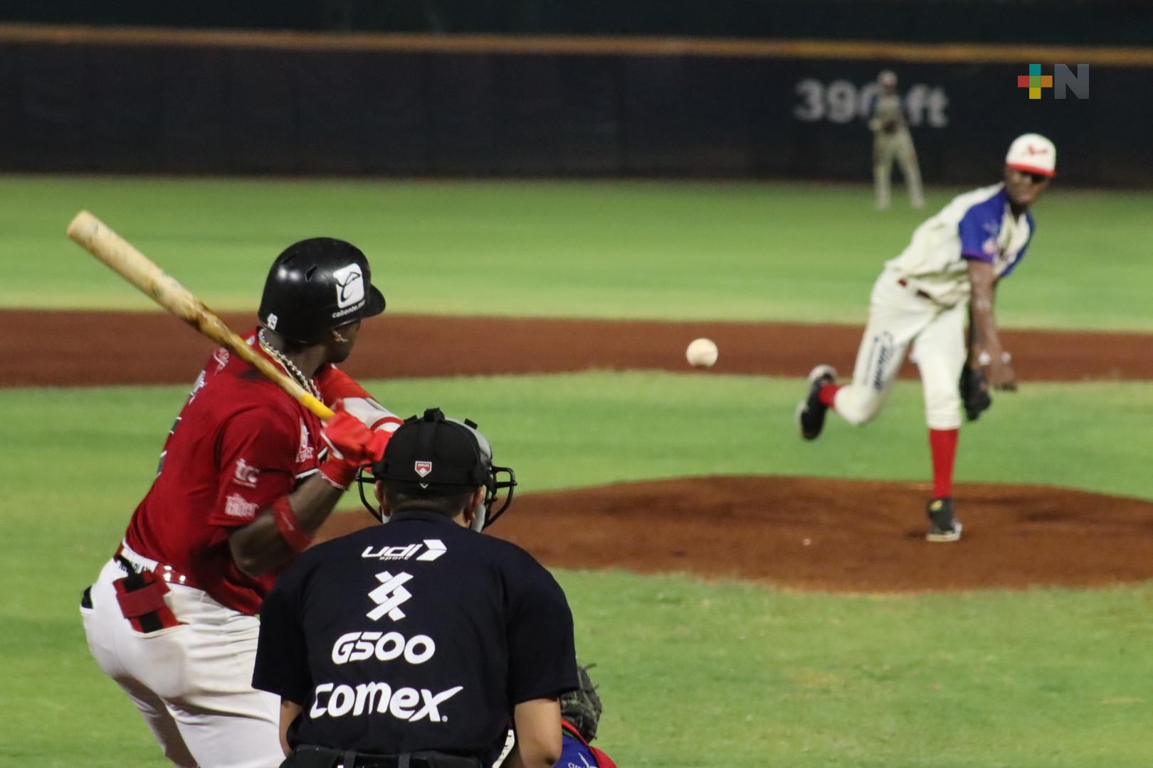 Falla eléctrica impide término de serie entre El Águila vs Piratas