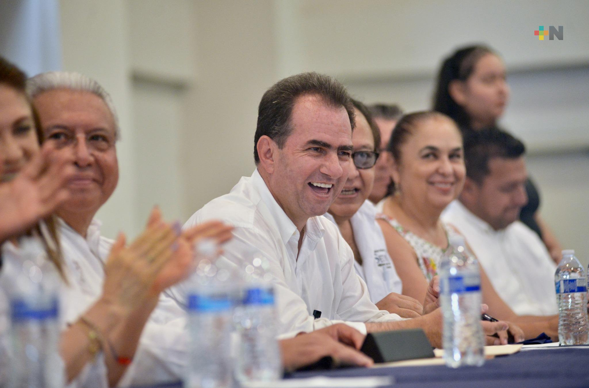 José Francisco Yunes se reunió integrantes del Sindicato Estatal del Magisterio