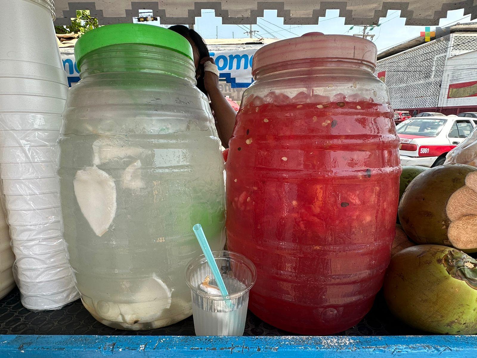 A pesar de calor, consumidores prefieren bebidas gaseosas en lugar de aguas frescas