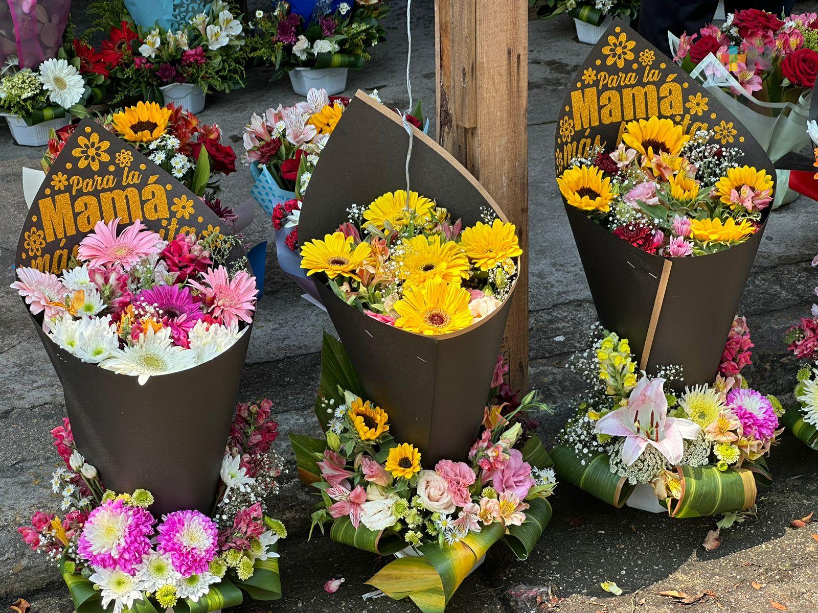 En Coatza, este año las flores han sido uno de los regalos favoritos para las madres