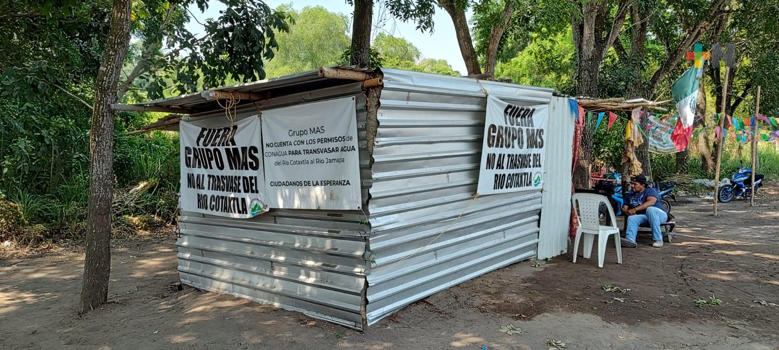 Habitantes de Medellín mantienen campamento para impedir que grupo MAS use agua de río Cotaxtla