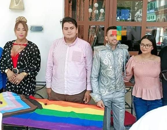 Comunidad Jarochos LGBT+ presenta al rey que les representará en carnaval