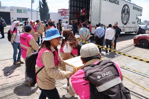 Distribuye INE documentación y materiales electorales a 300 consejos distritales del país