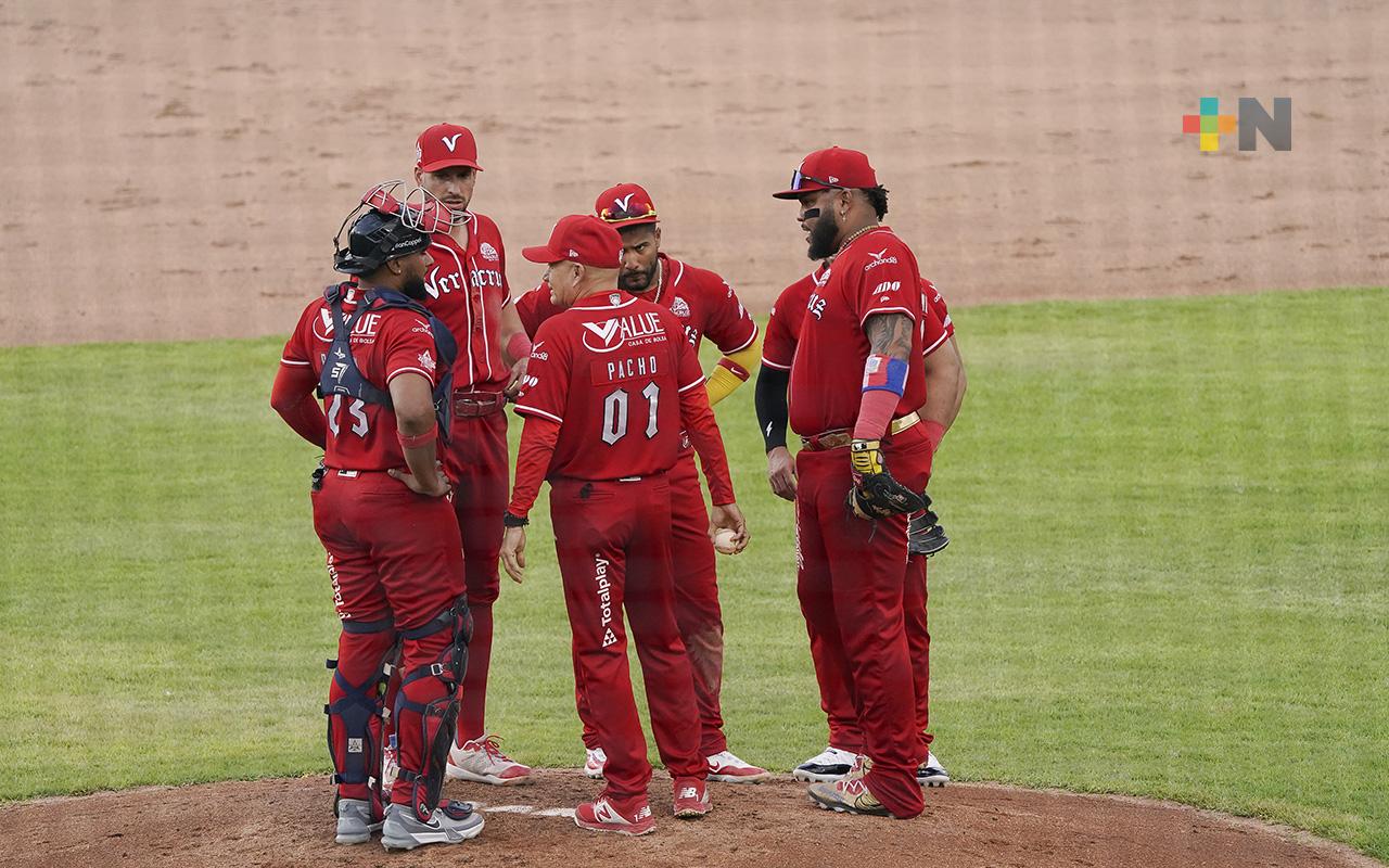 León apalea por 12-4 a El Águila y se queda la serie en La Fortaleza