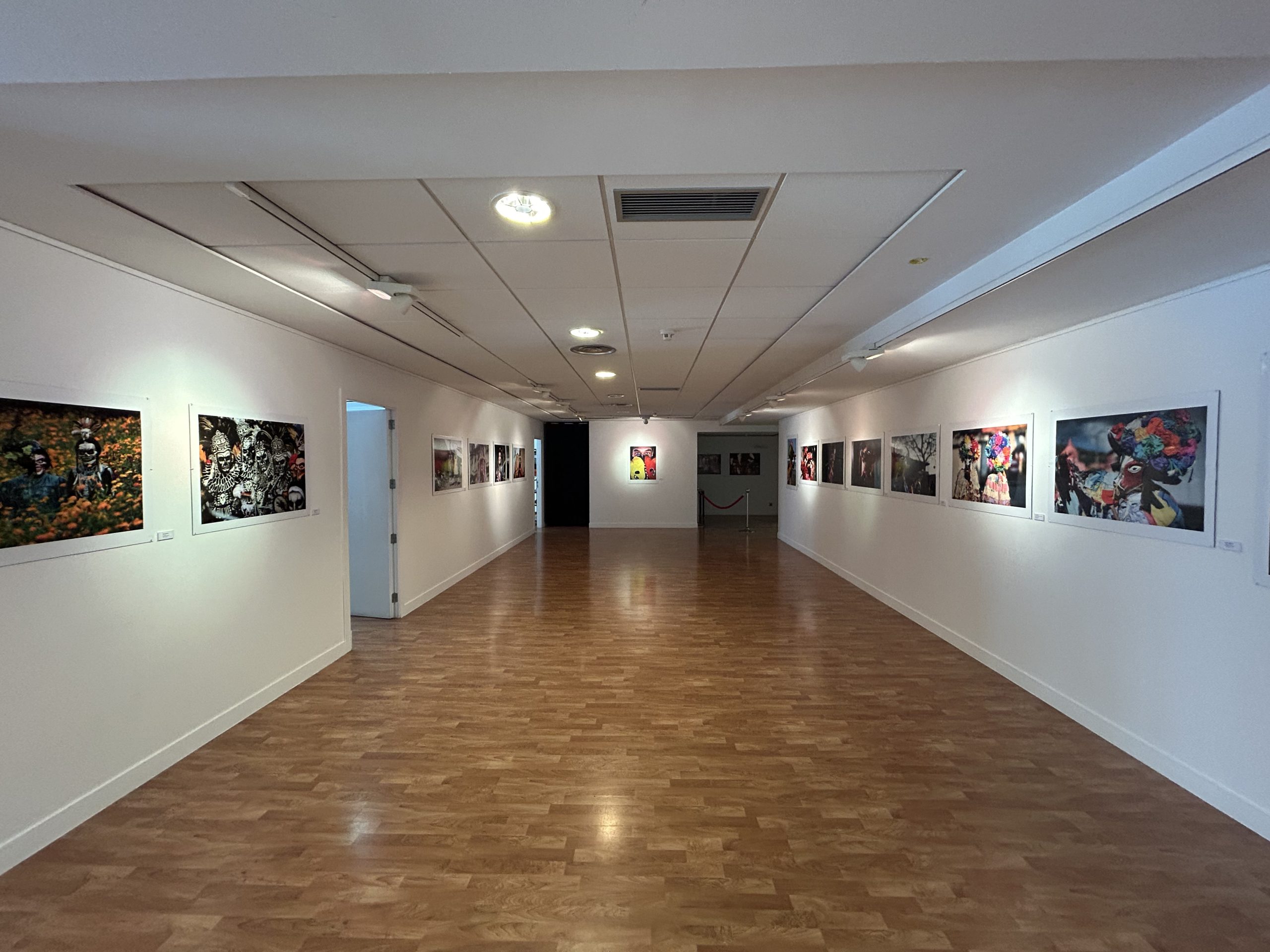 “En defensa de la identidad” expone el periodista Óscar Martínez en Madrid