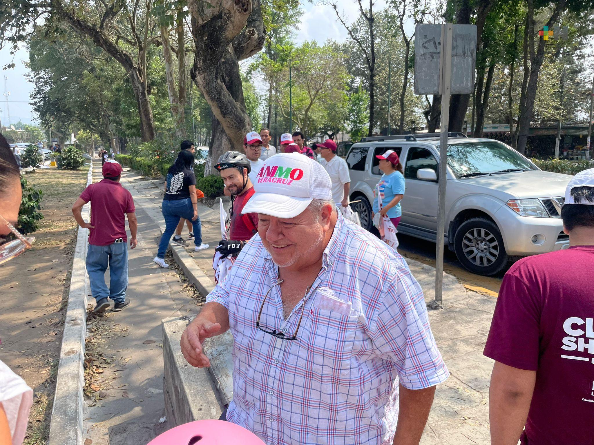 Manuel Huerta realiza caravana con simpatizantes