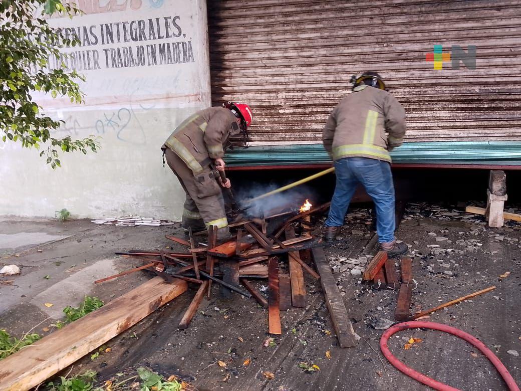 Se incendia carpintería en Coatza; alerta de vecinos salva la vida a dueño
