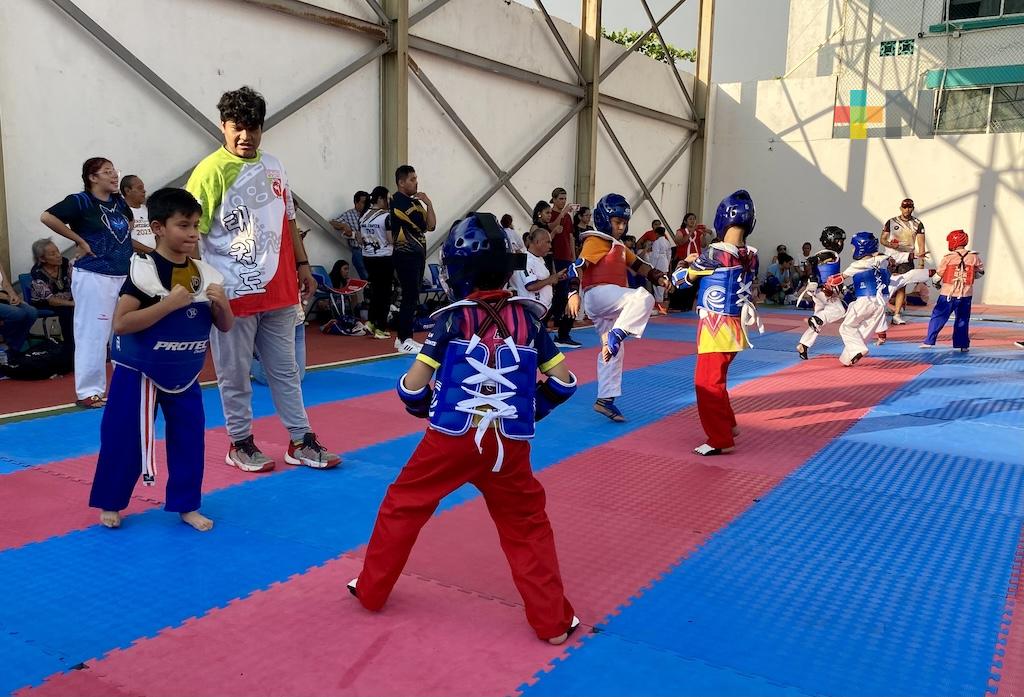 Liga de Coatzacoalcos realiza fogueo entre artemarcialistas de la región