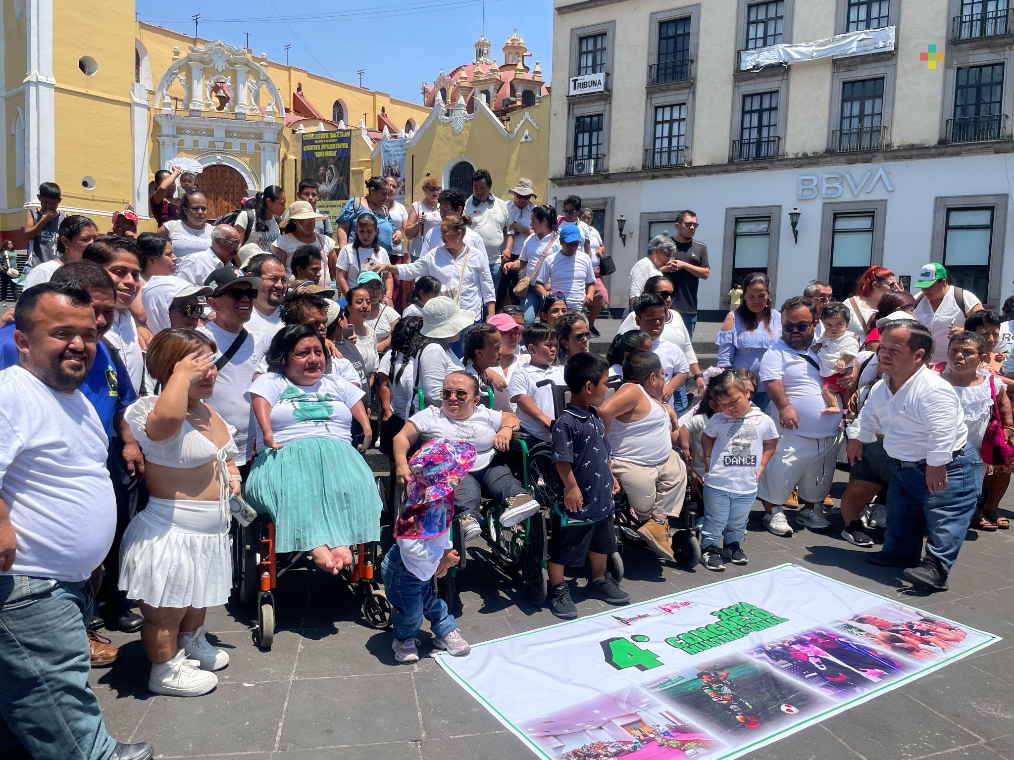 Gente pequeña realiza marcha para concientizar a ciudadanía sobre sus condiciones de discapacidad