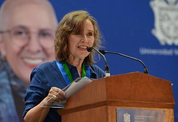 Otorga UV el doctorado honoris causa a la actriz María Rojo