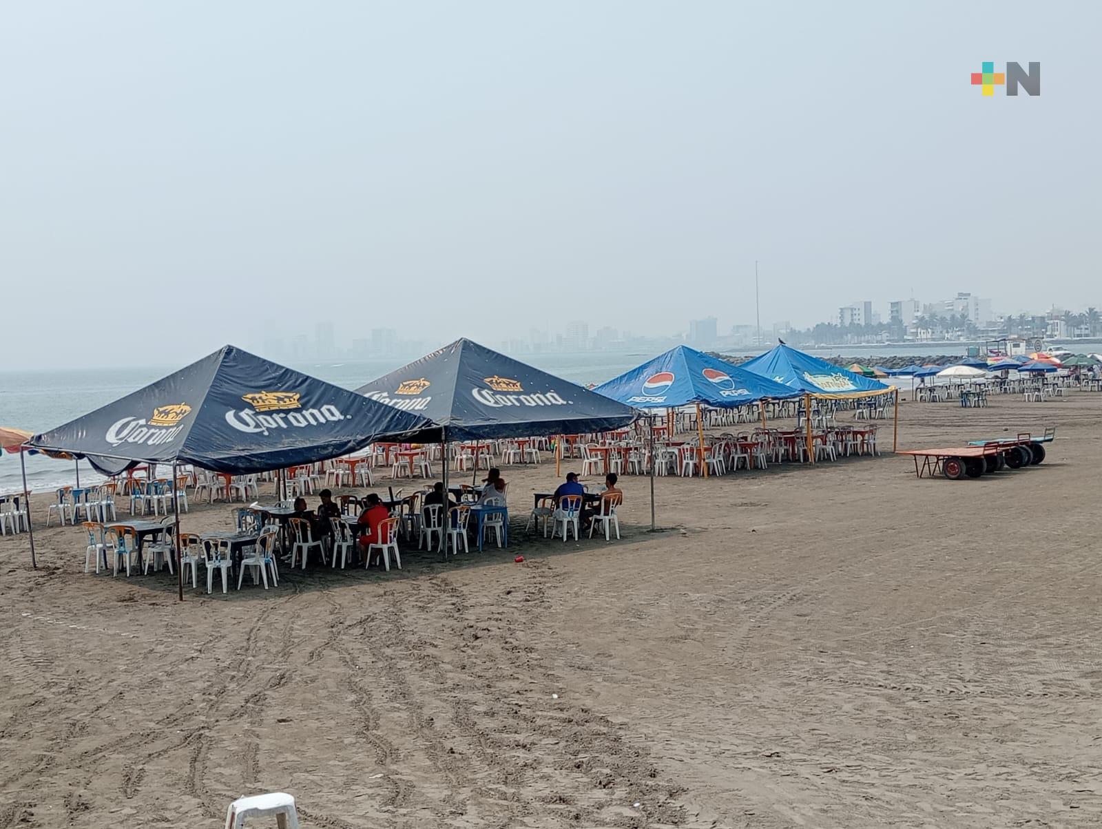 Altas temperaturas favorecen ventas de palaperos de Villa del Mar