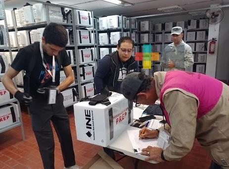 Distribuye INE documentación y materiales a presidencias de Mesas Directivas de Casilla