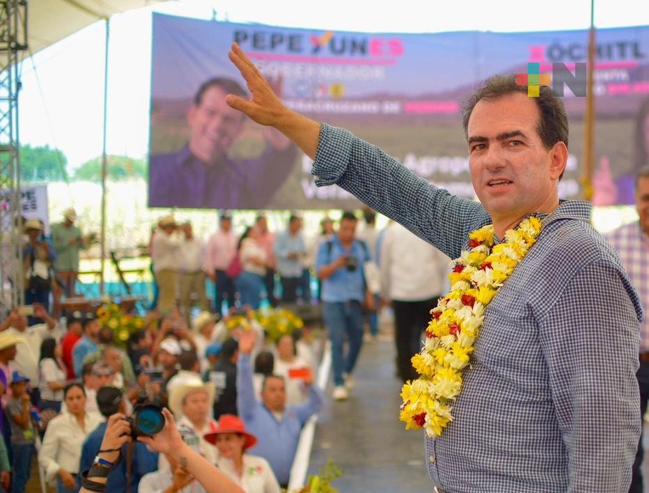 José Francisco Yunes se reunió con productores cañeros del municipio de Yanga