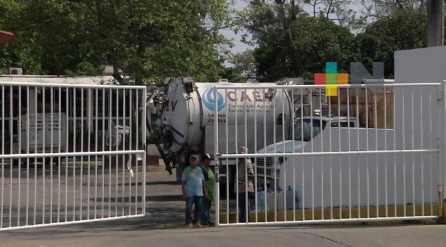Con más pipas atenderán desabasto de agua en Coatzacoalcos