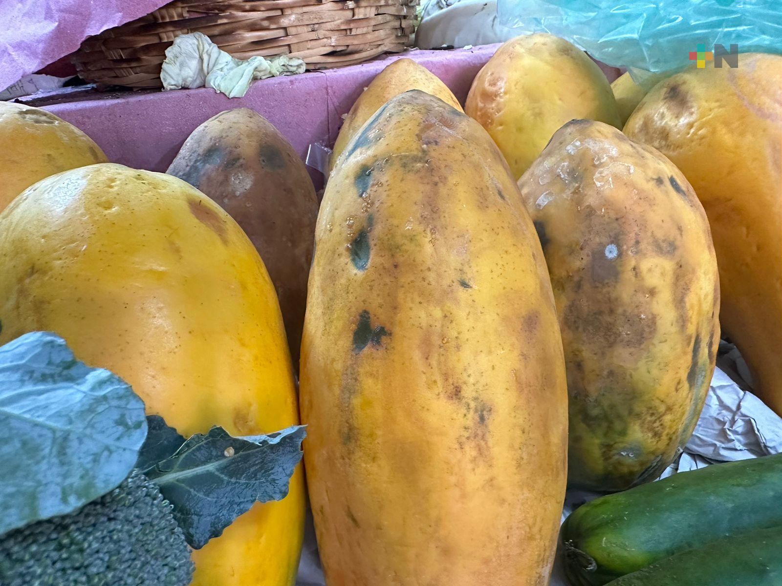 En Coatza, comerciantes de fruta disminuyen oferta para evitar pérdidas