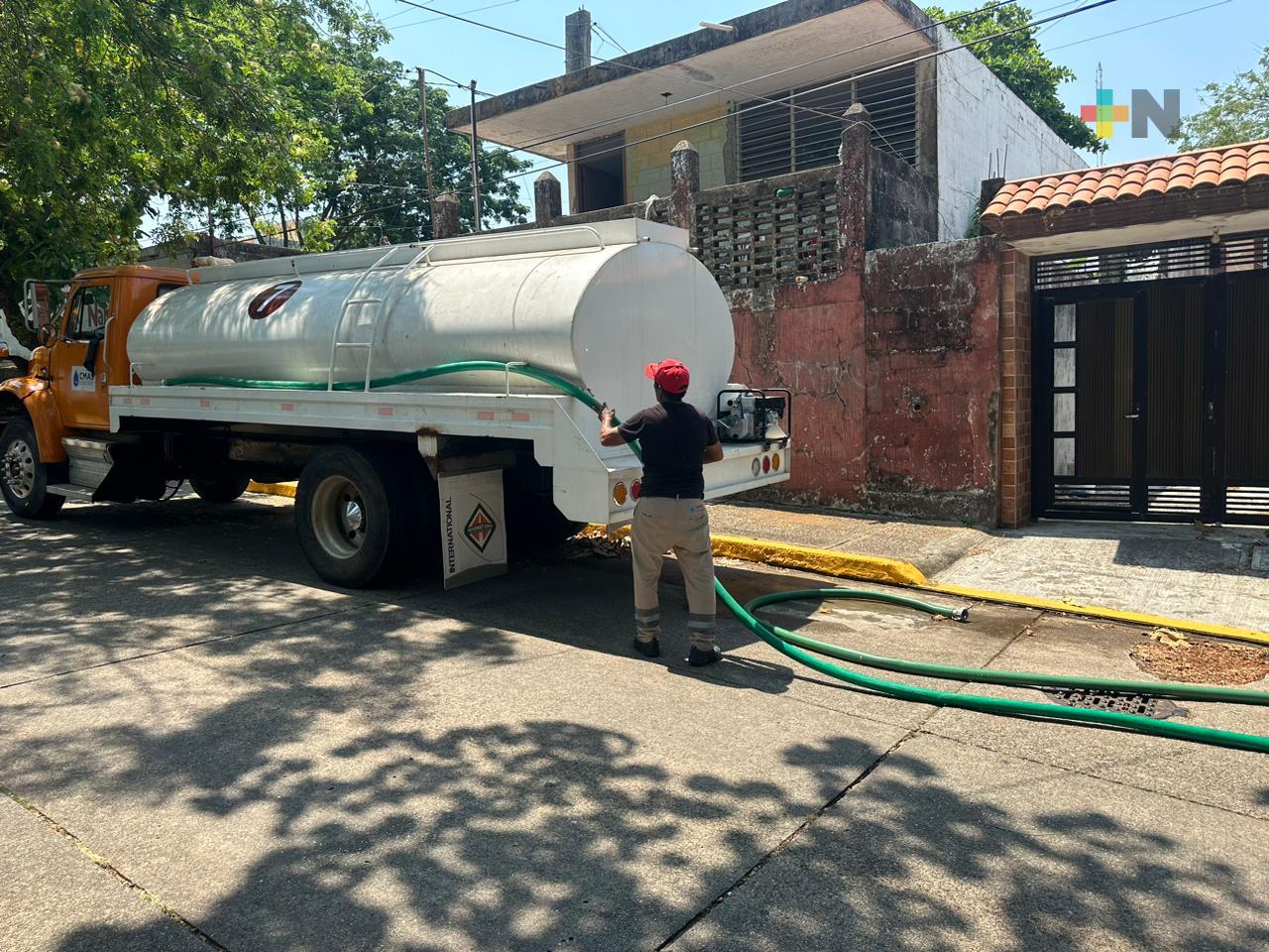 Piperos trabajan hasta 14 horas al día para satisfacer demanda de agua en Coatza