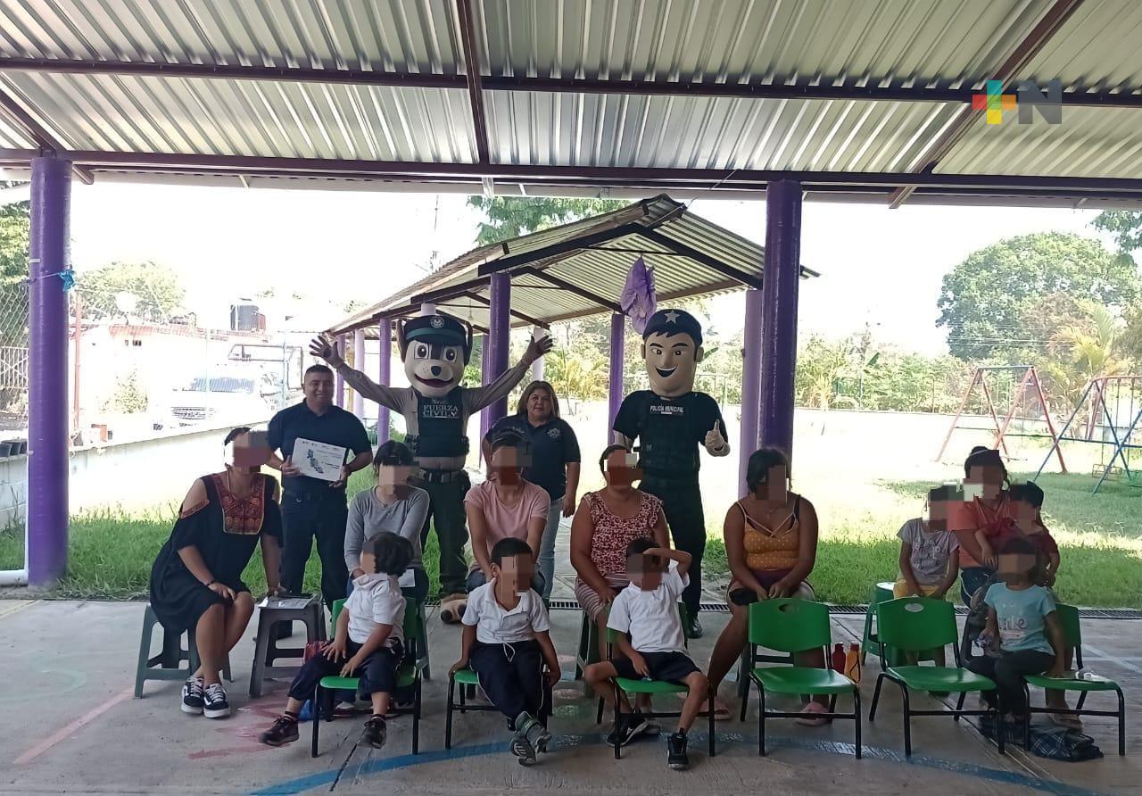 Policía municipal ofrece pláticas sobre omisión de cuidados a padres de familia de Chocamán