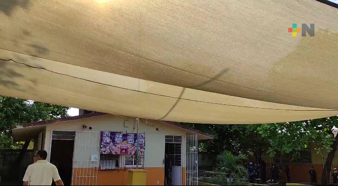 Primaria de Coatzacoalcos toma medidas para evitar golpes de calor en estudiantes