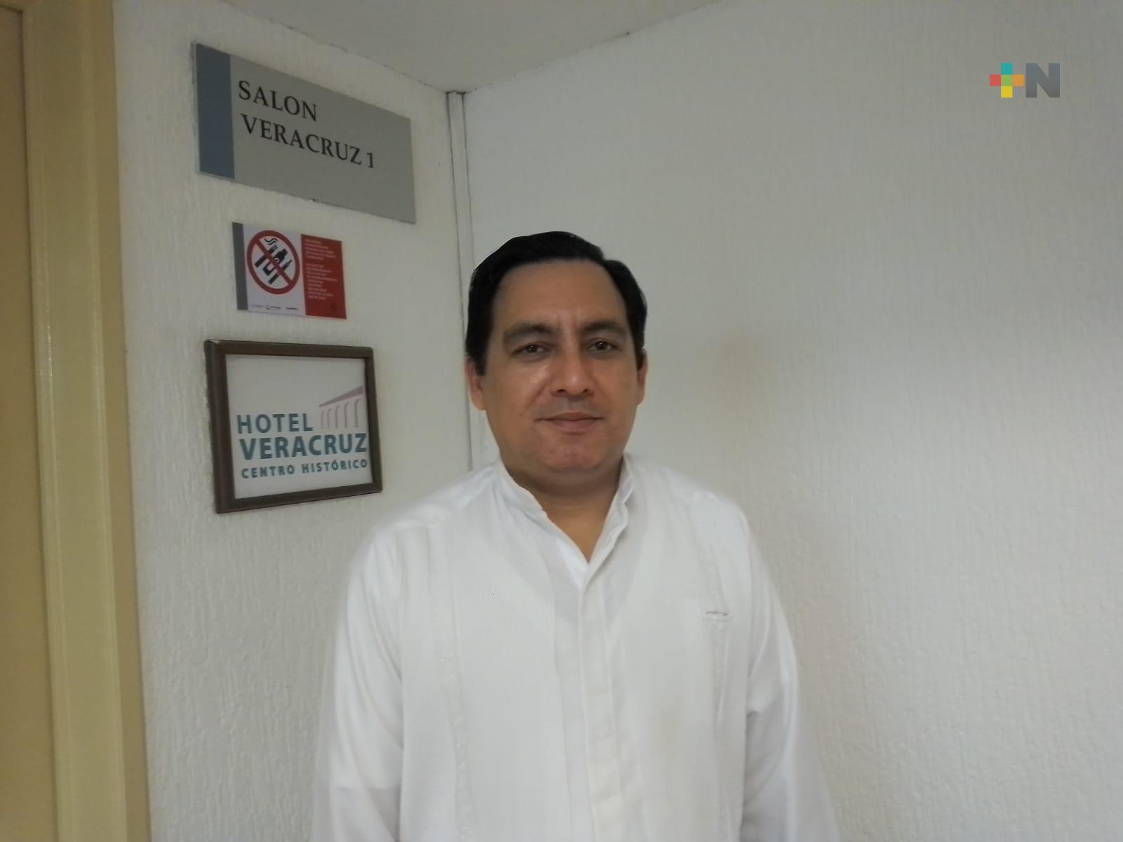 En municipio de Veracruz reconocen labor de contadores en su día
