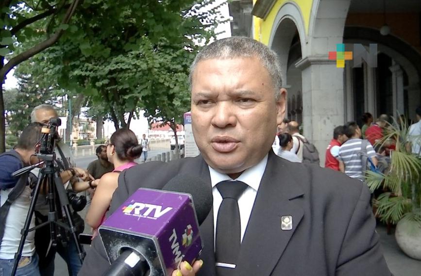 Zapateros de Acatlán piden ser reinstalados en plaza para vender sus productos