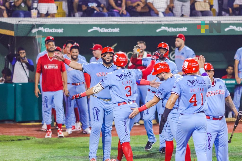 El Águila vence por 5-4 a Oaxaca y empareja la serie en casa