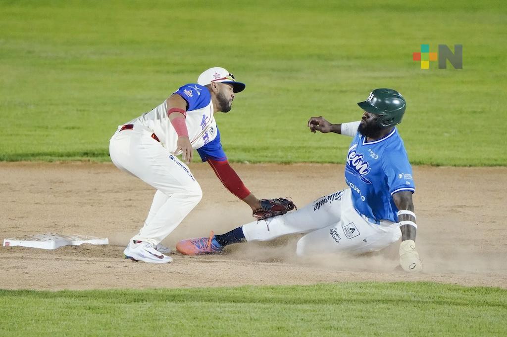 León vence por pizarra de 7-3 a El Águila y empatan la serie en el Bajío