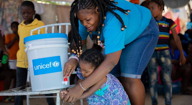 UNICEF suministra agua potable a más de 30 mil niños en Haití