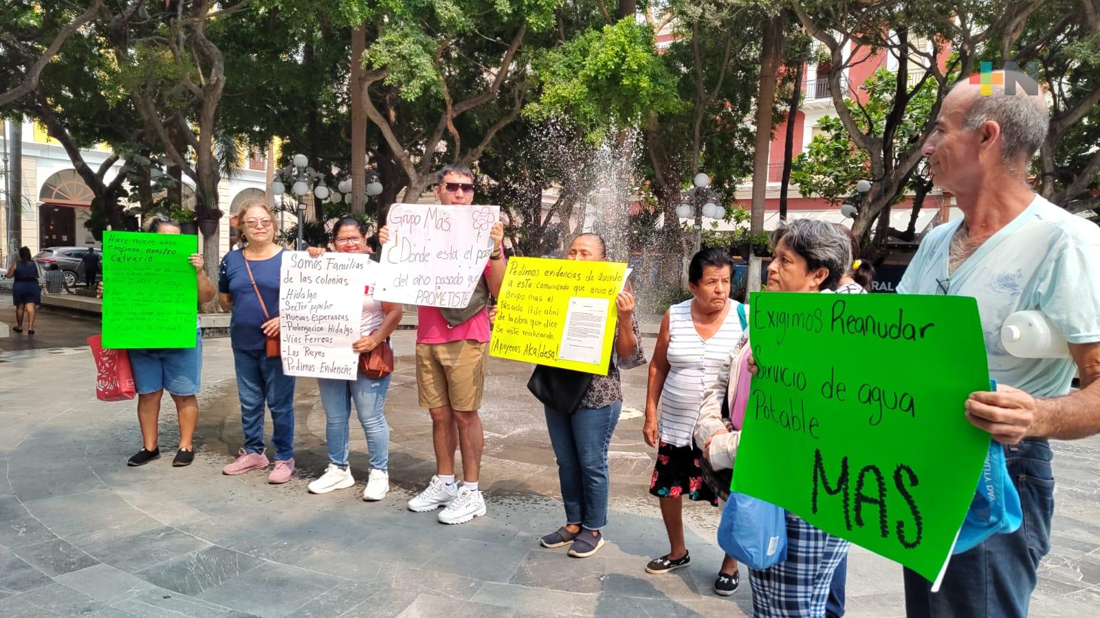 Vecinos se manifestaron en palacio municipal de Veracruz, tienen casi dos meses sin agua
