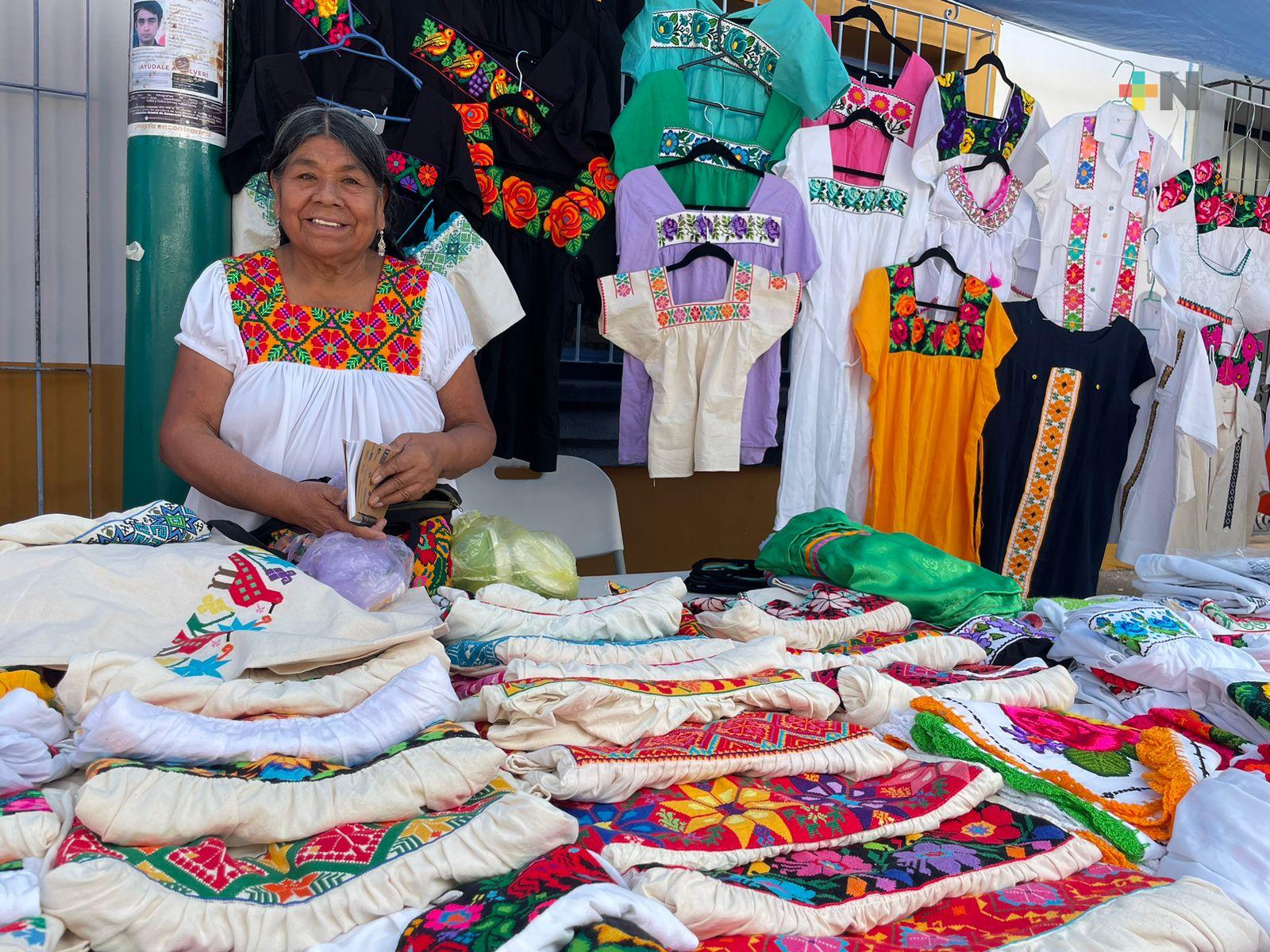 Tradición del bordado huasteco se está perdiendo, advierten artesanos
