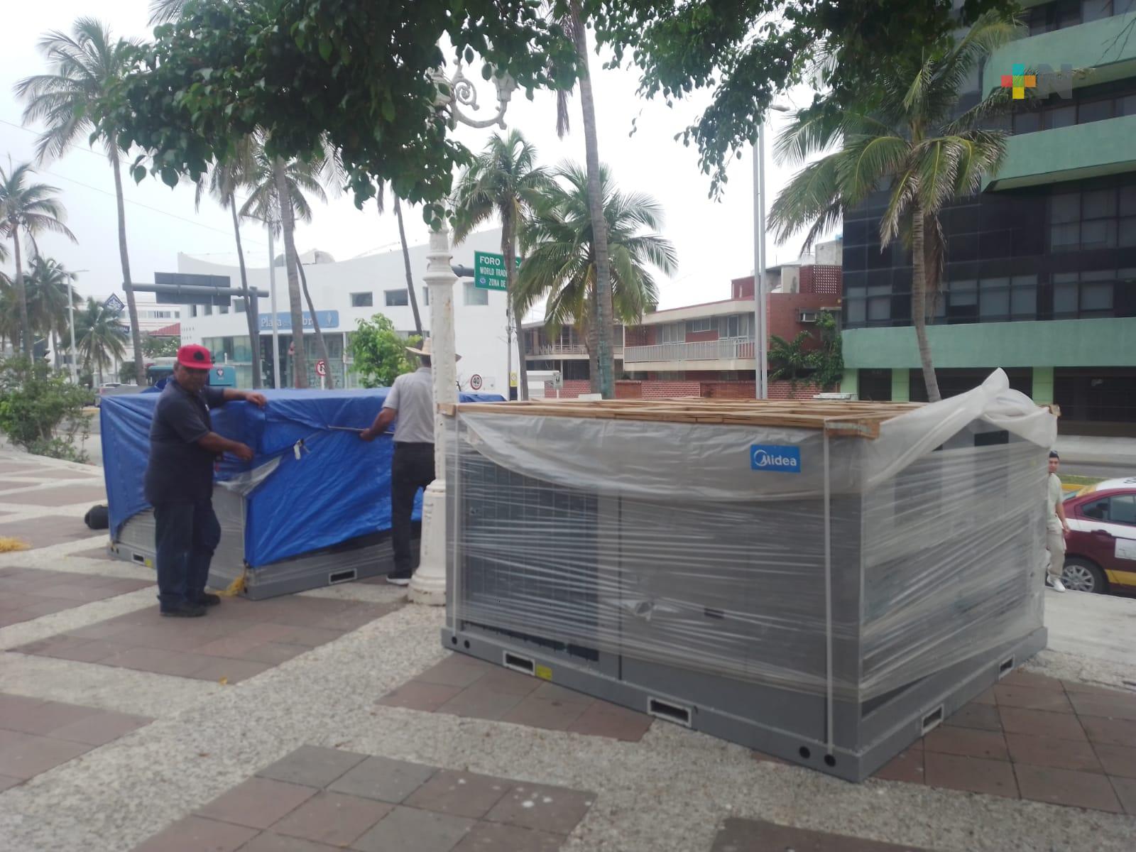 Llegan equipos de aire acondicionado a plaza Aquarium de Veracruz