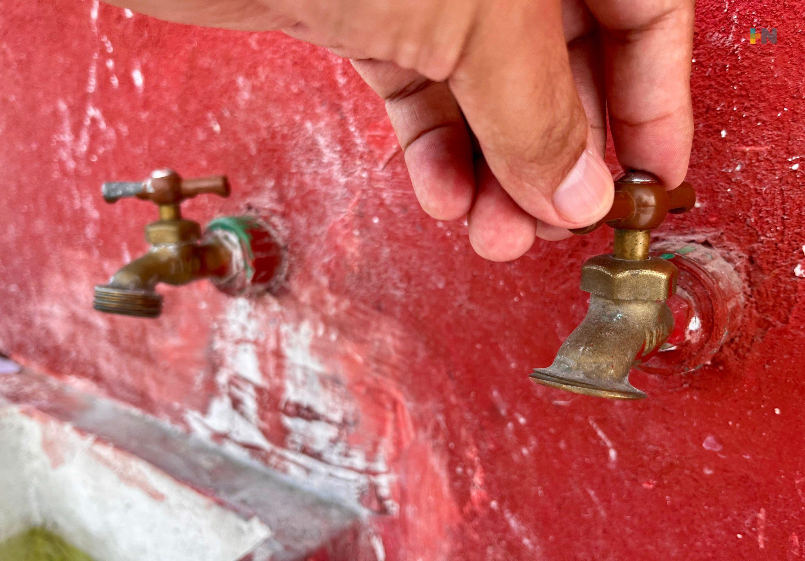 Cierran válvulas que abastecen de agua a Xalapa