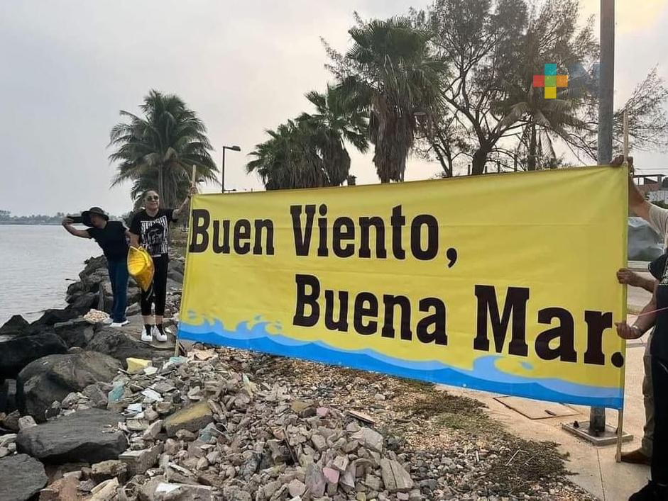 Brindan emotiva despedida a capitana de Altura de Buque tanque de Pemex