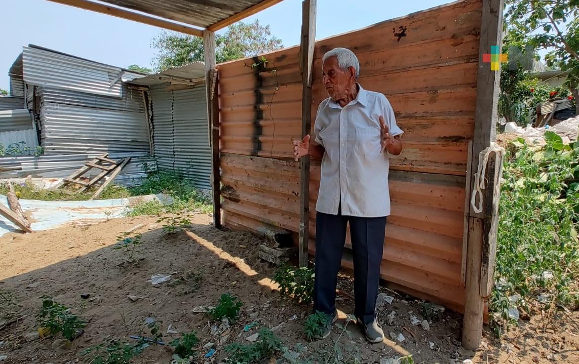 Sastre de 94 años perdió todo en incendio, pide apoyo para volver a coser