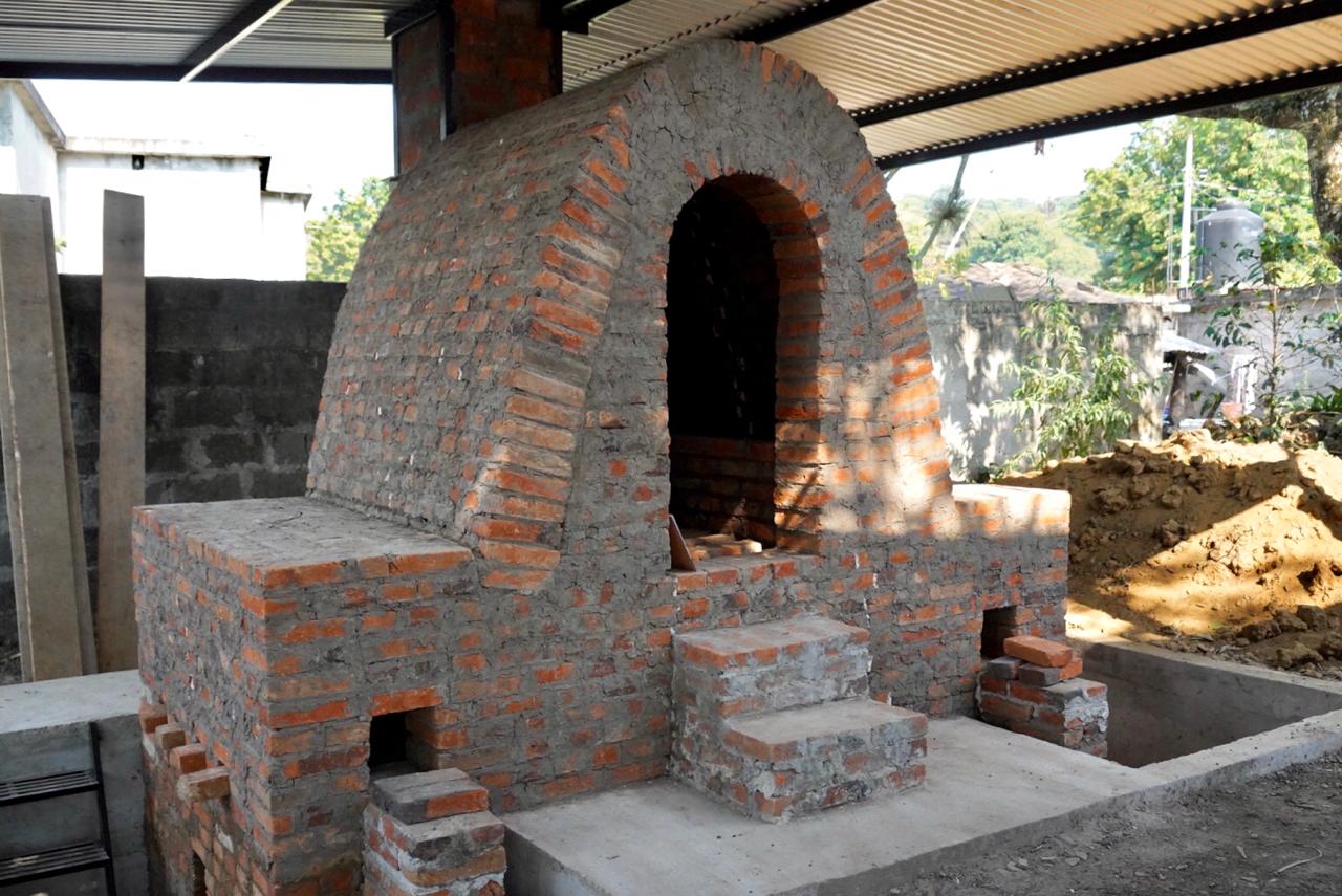 Inauguran el primer horno de leña sin humo en la comunidad alfarera de San Miguel Aguasuelos