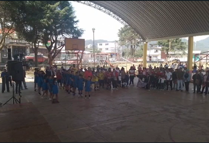 Estudiantes llevan a cabo convivencia cultural y deportiva en Huayacocotla
