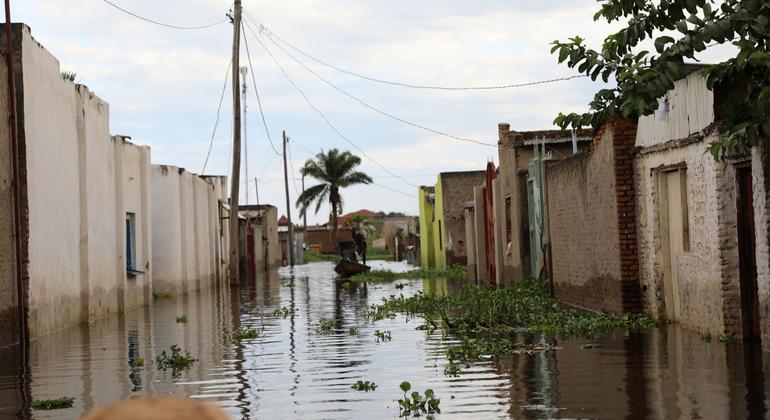 Miles de desplazados por inundaciones sin precedentes en África Oriental