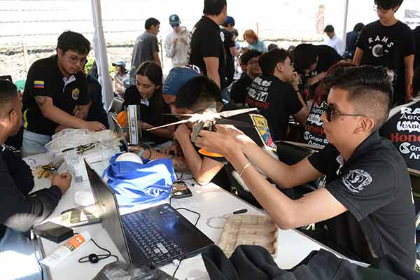 Lanzan y prueban en la UNAM 47 prototipos de satélites enlatados