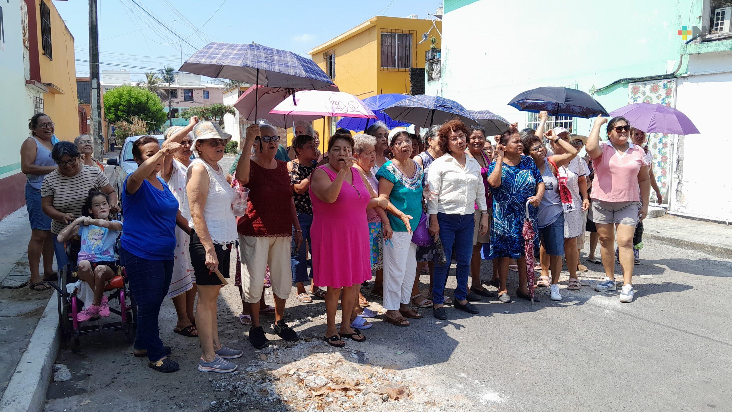 Casi dos meses sin agua denuncian vecinos de colonia del puerto de Veracruz