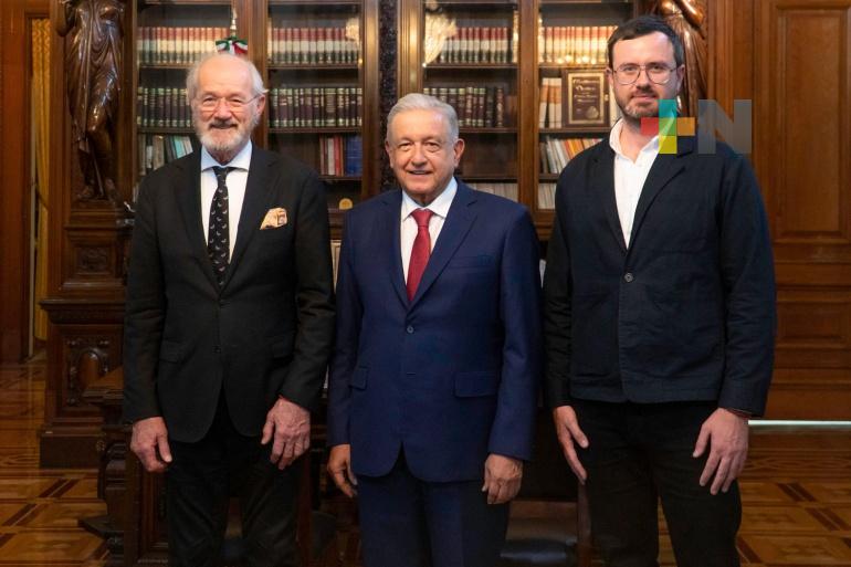 Presidente celebra salida de Julian Assange de prisión