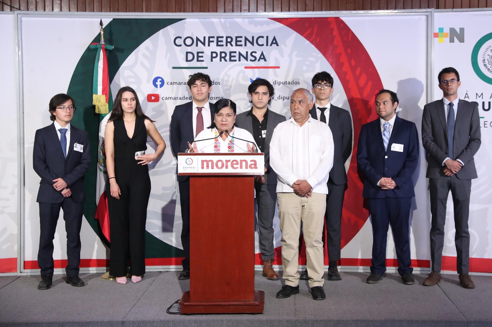 Respalda diputada a estudiantes de ingeniería quienes presentaron su cohete Xitle II