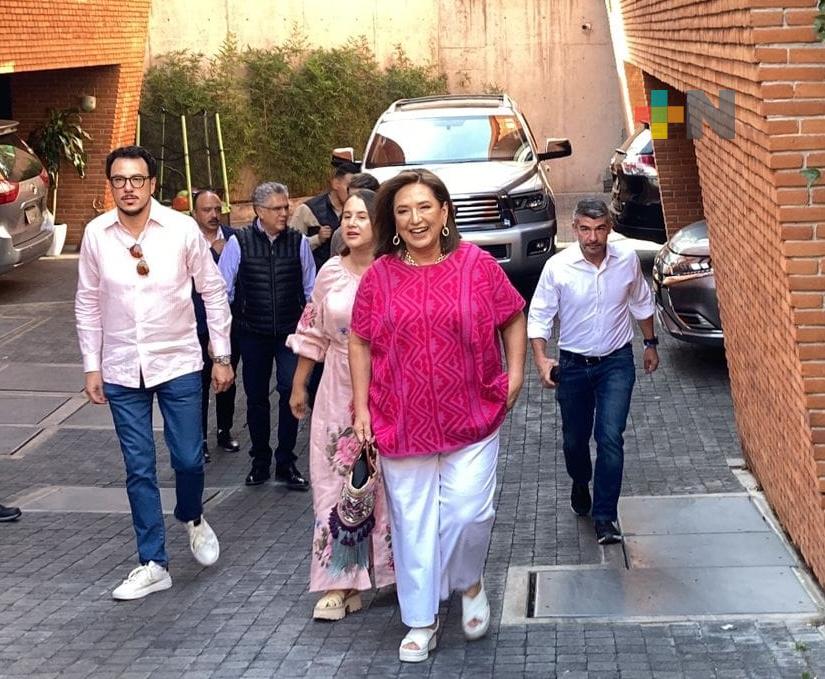 Xóchitl Gálvez votó en escuela primaria de la Ciudad de México