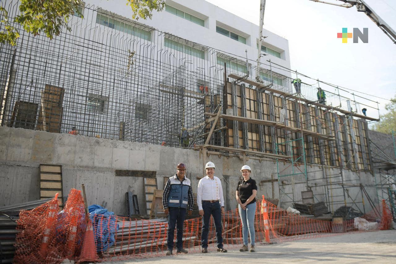 Gobernador Cuitláhuac García supervisa avances del Centro Estatal de Cancerología