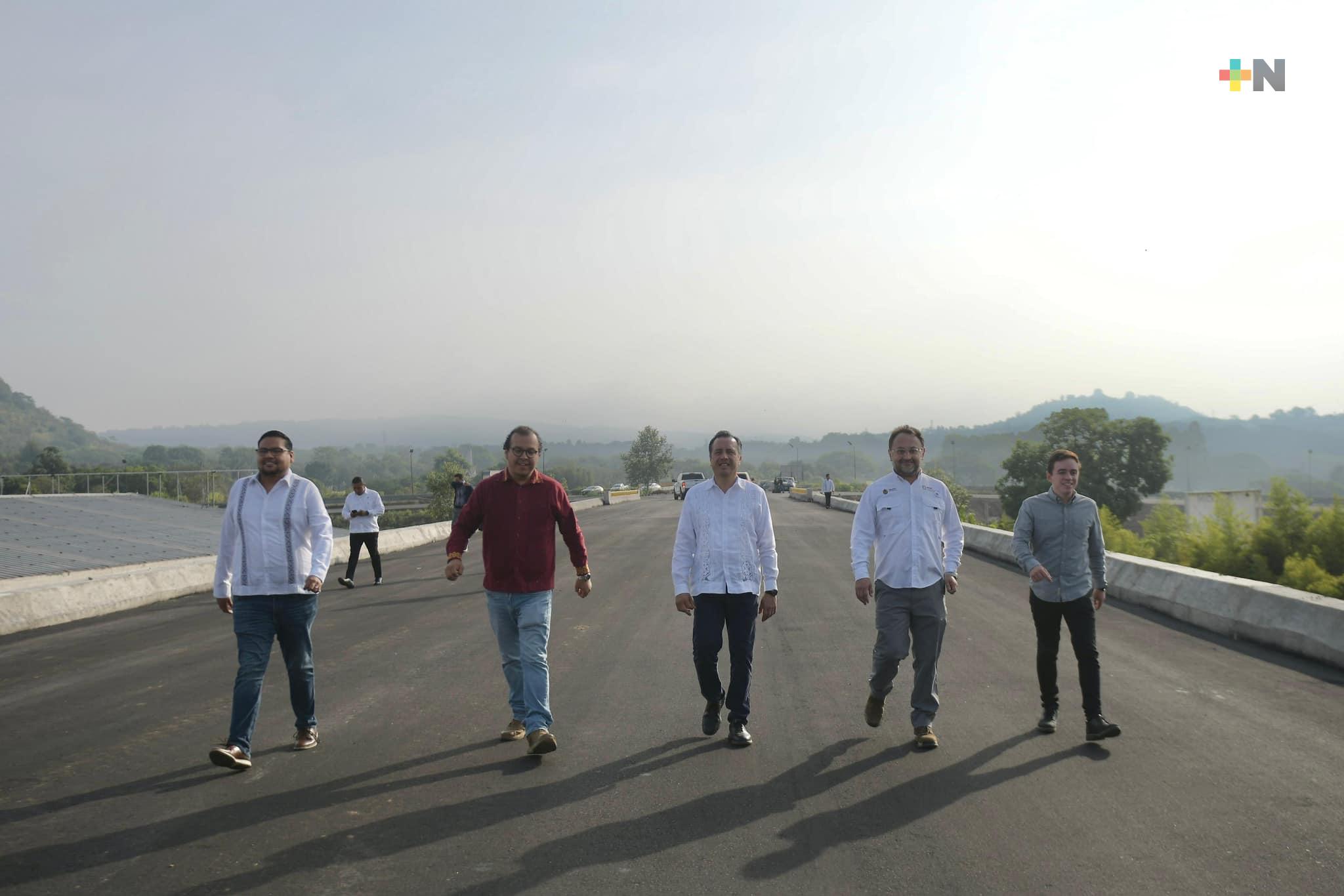 Gobernador Cuitláhuac García supervisa avances del libramiento de Coatepec