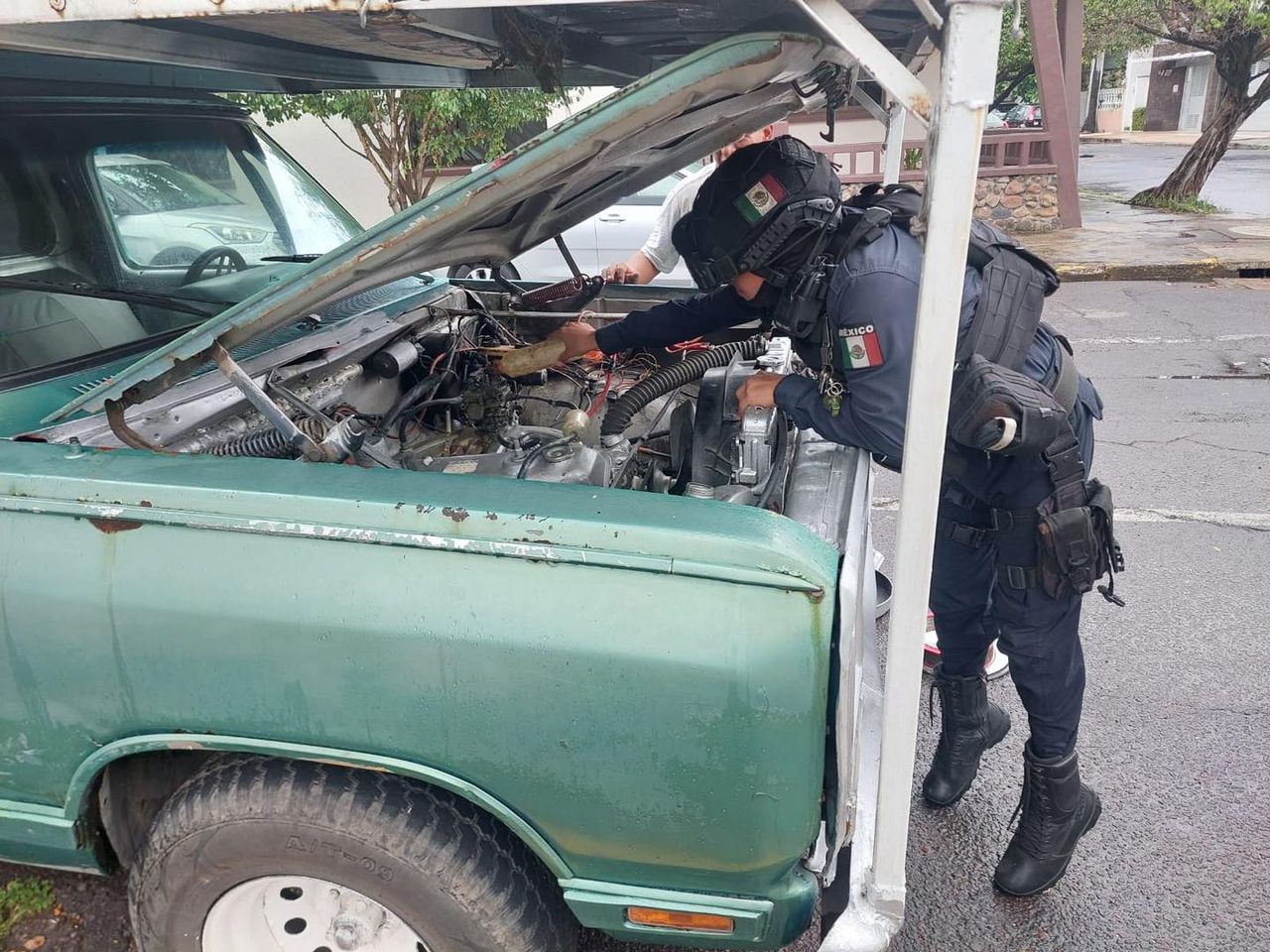 Elementos estatales brindaron apoyo a persona que presentó falla mecánica