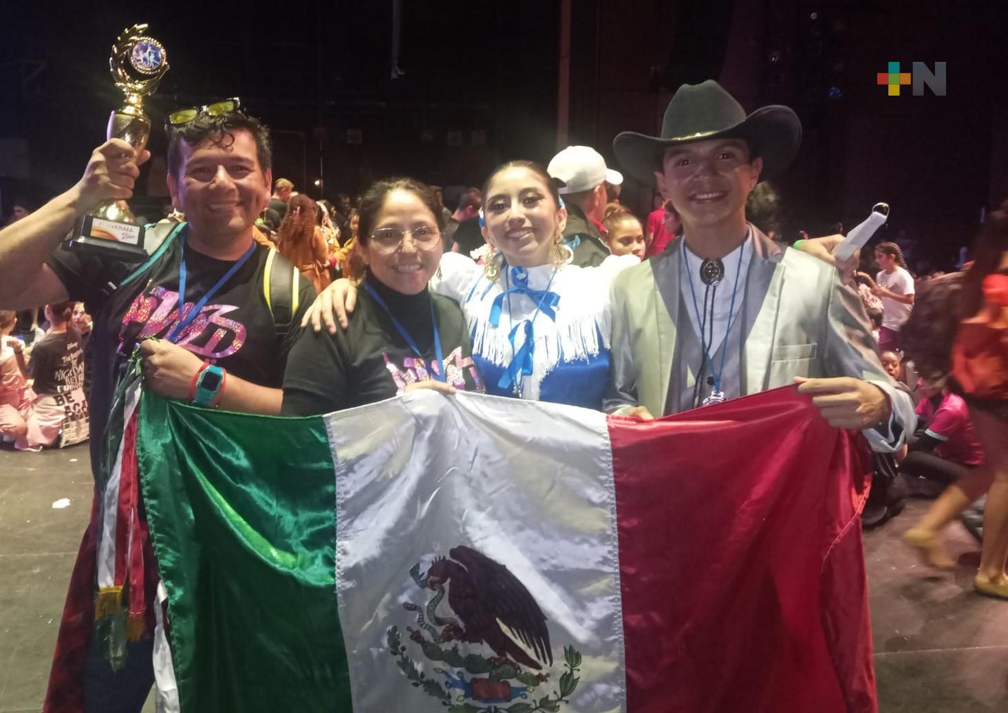 Ballet folclórico Meztli de Tlapacoyan logra medallas en Bogotá, Colombia