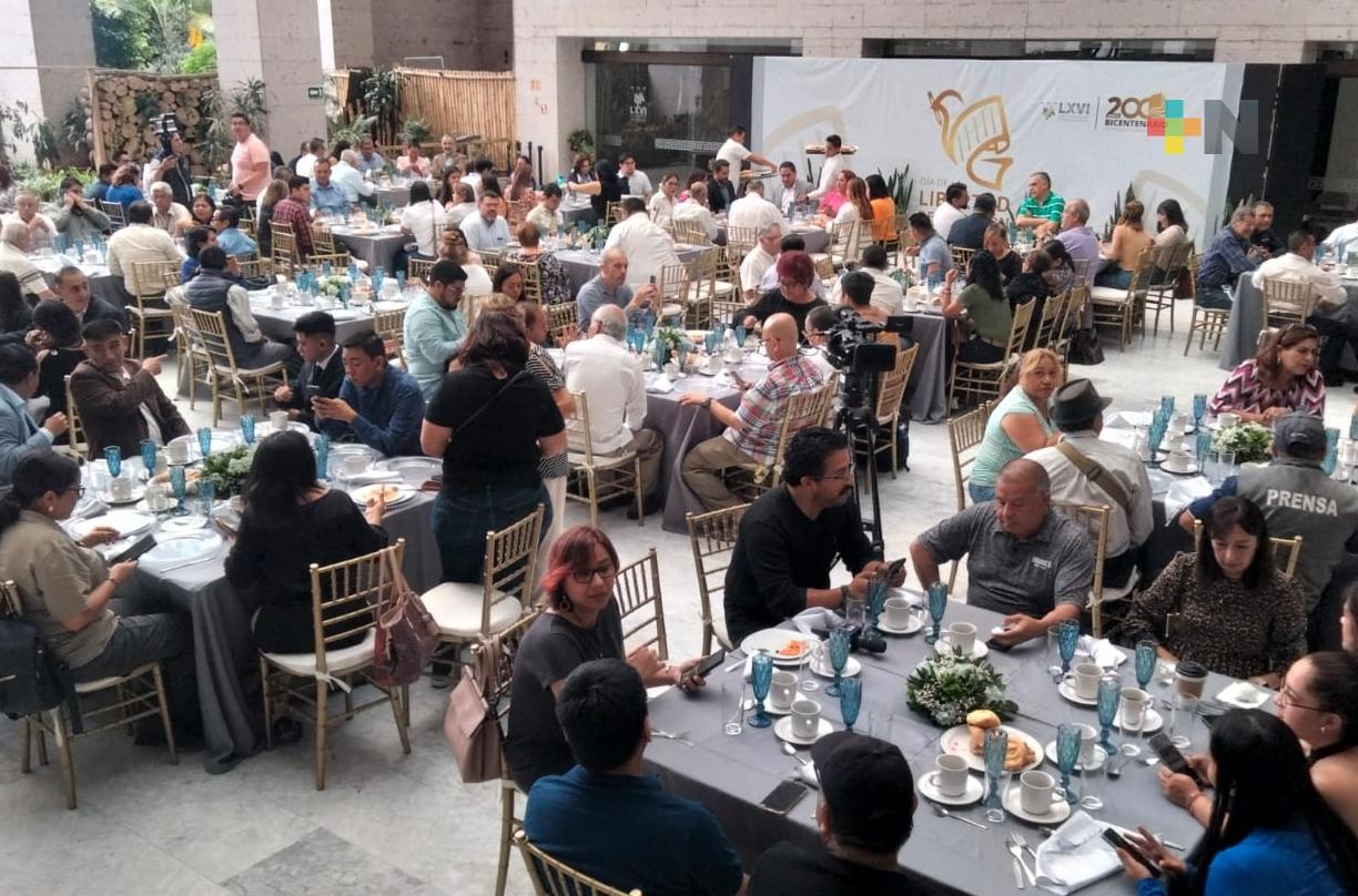 Congreso del Estado reconoce labor periodística de comunicadores veracruzanos