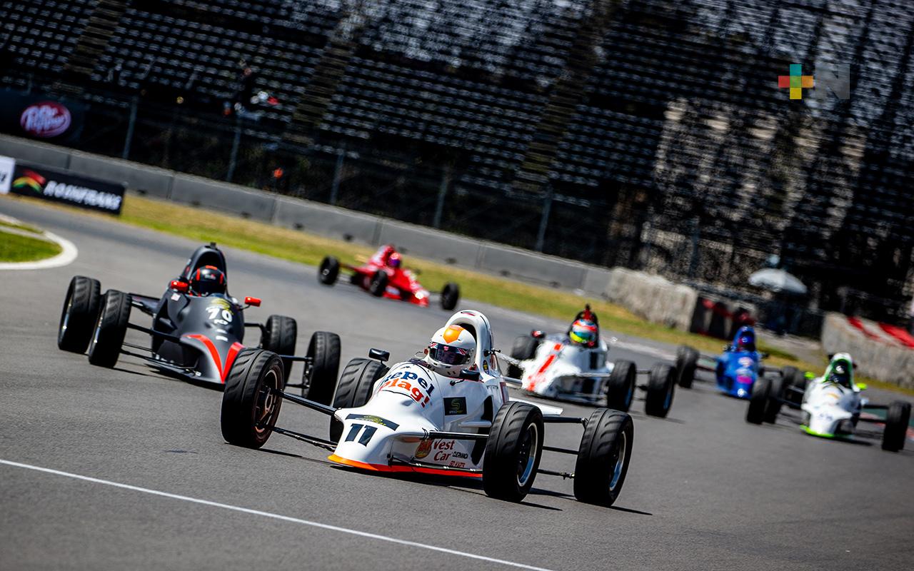 Triunfa Enrique Contreras en la Vintage Fórmula Ford